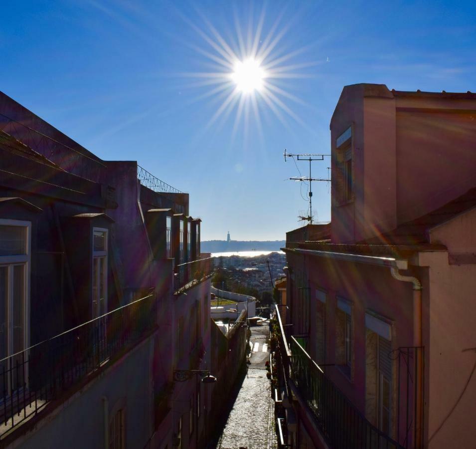 Elegant Riverview Apartment In Historical Lisboa Ngoại thất bức ảnh